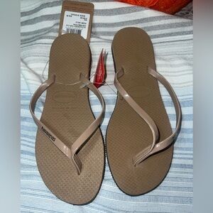 NWT Havaianas Flip Flop in Rose Gold